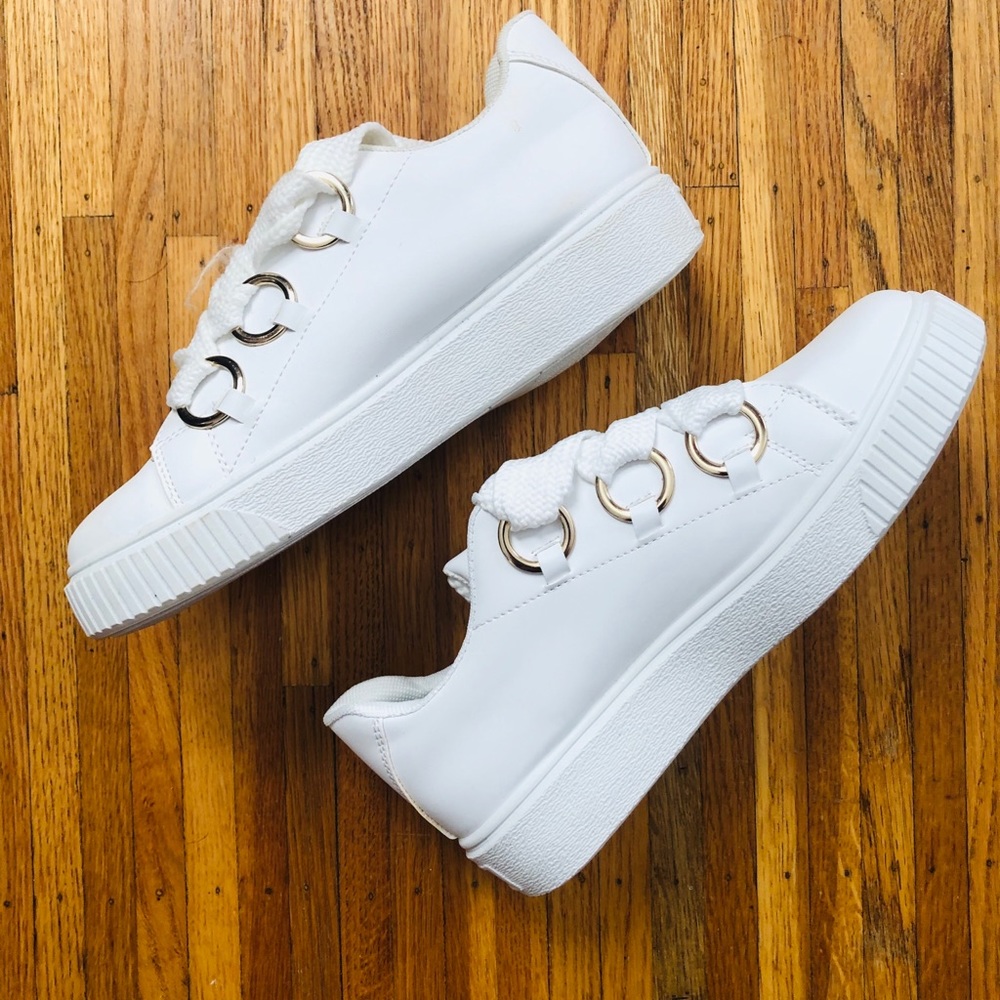 White fat lace sneaker